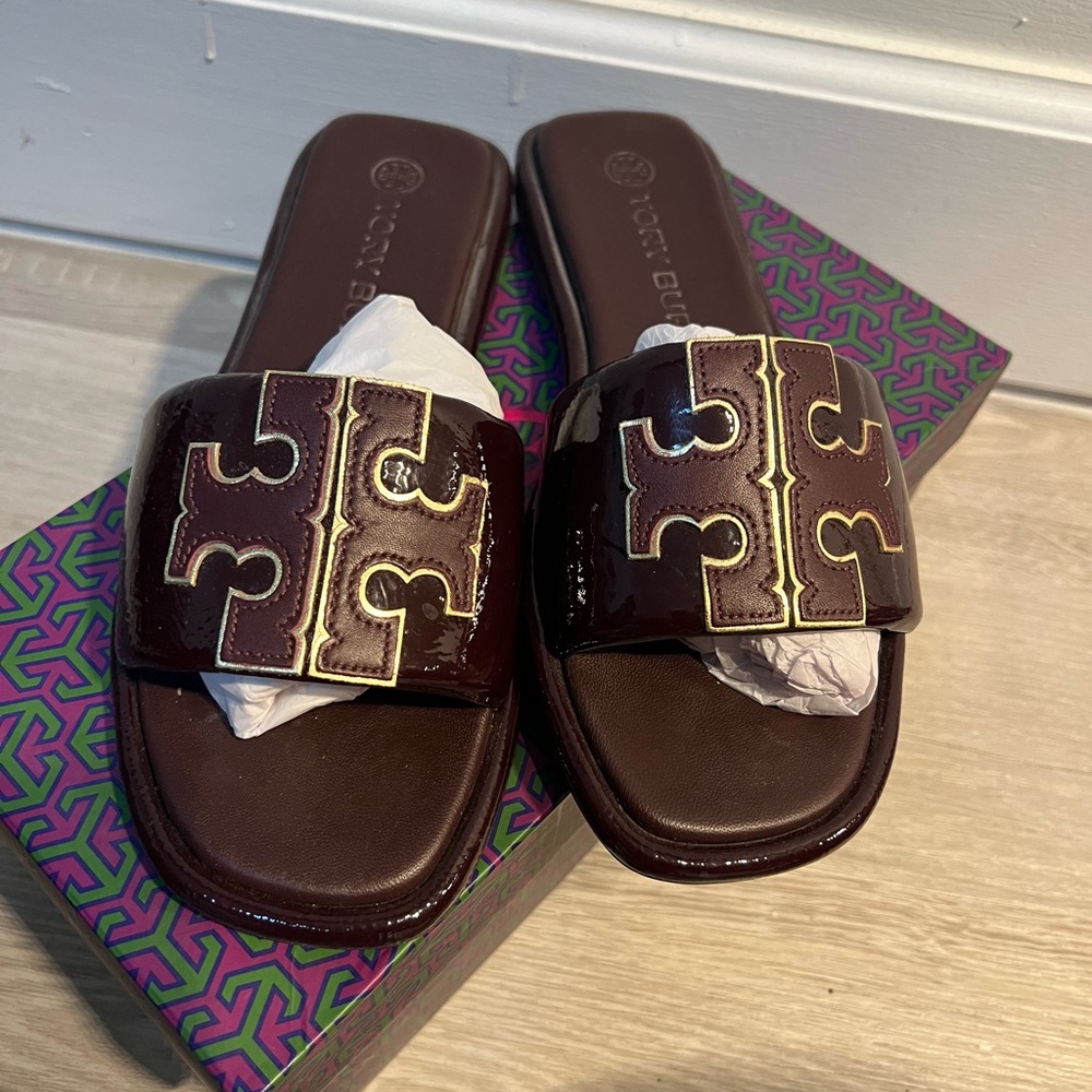 Tory Burch Women's Burgundy Patent Logo Slide Sandals with Gold Trim - Picture 2 of 3